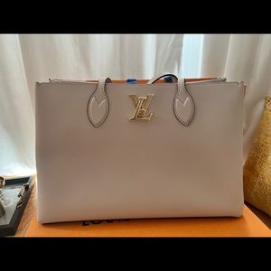 Louis Vuitton Lockme Shopper